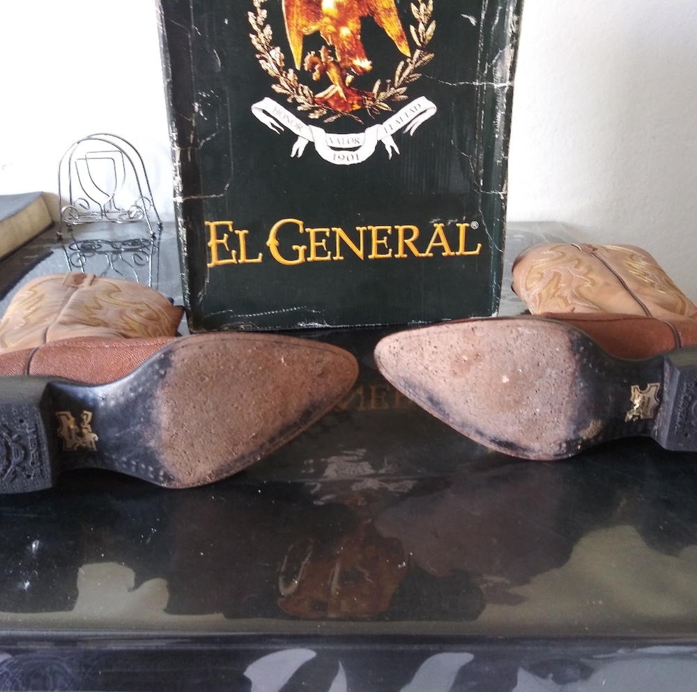Boots - Picture 4 of 6